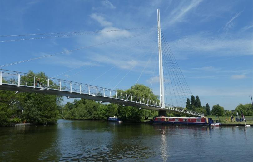 Christchurch pedestrian bridge in Reading