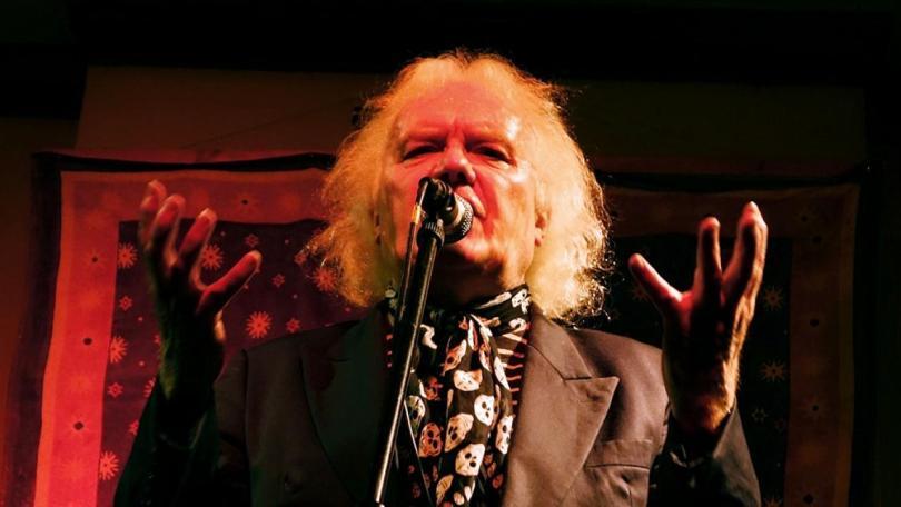 Clayson sings Chanson