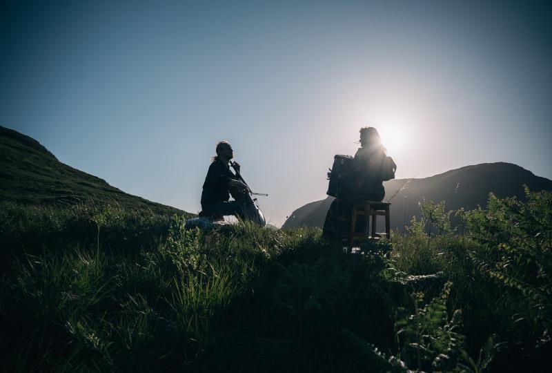 Hannah James & Toby Kuhn