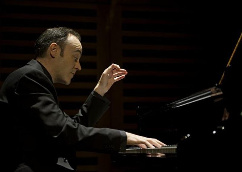 Leon McCawley playing piano