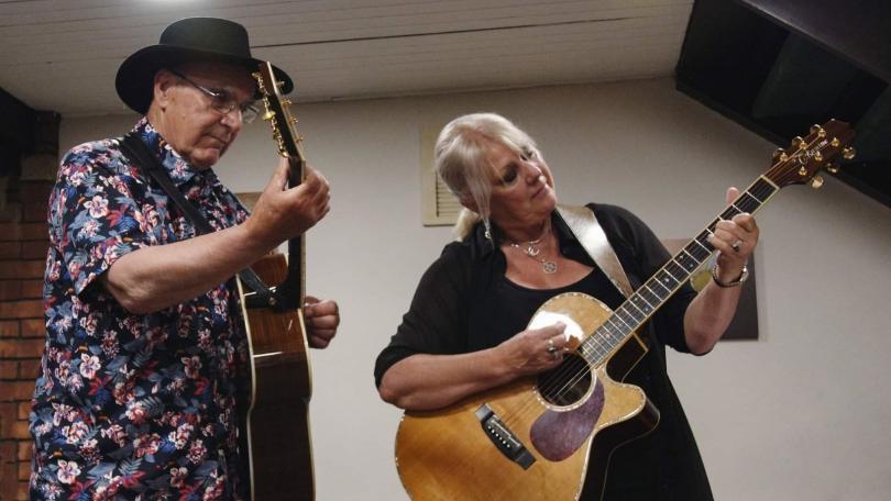 Lynne Whiteland at Readifolk
