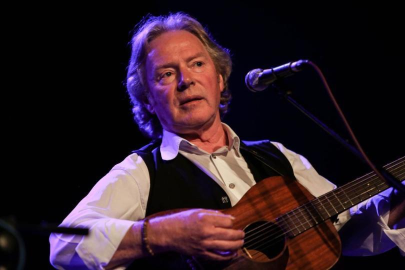 Reg Meuross at Readifolk