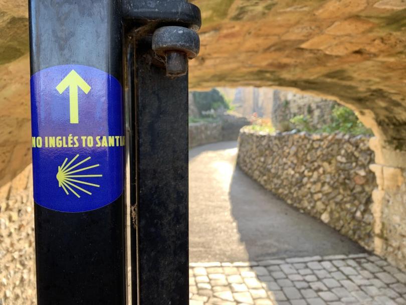 Camino arrow sign