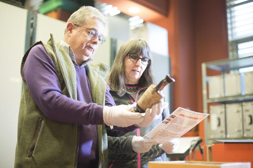 Handling Museum objects