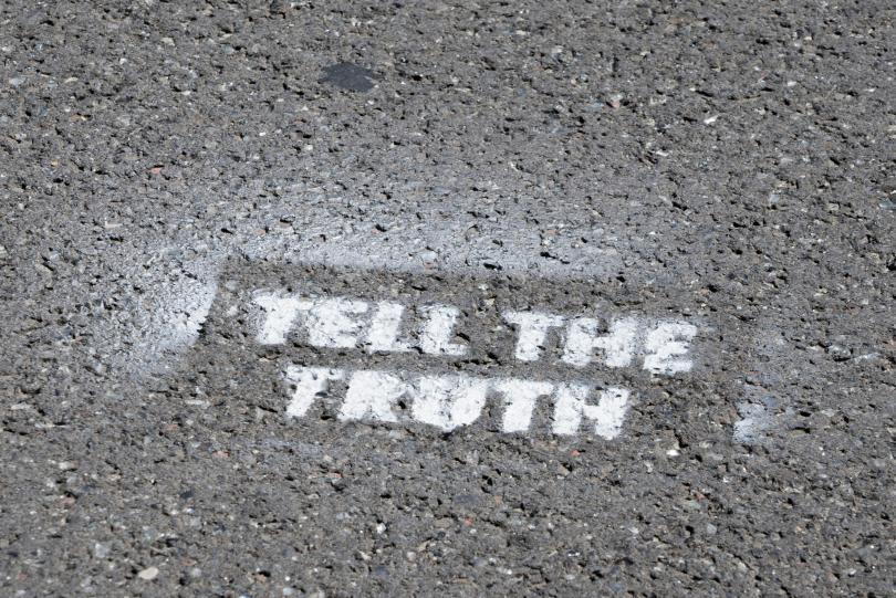 Picture saying 'Tell The Truth'