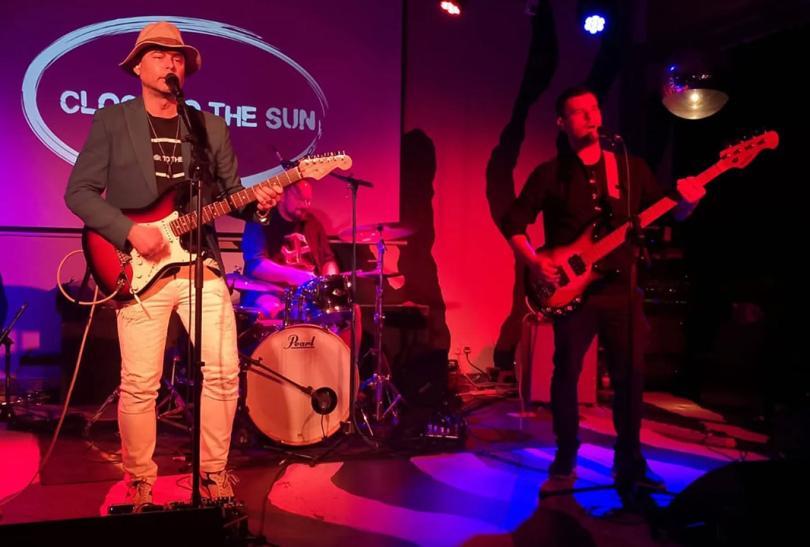 Band Close To The Sun on stage