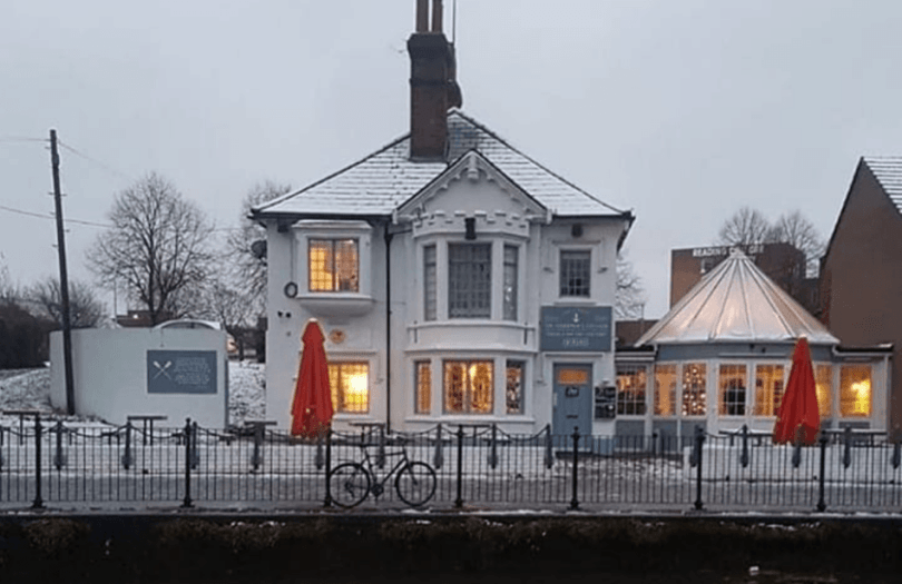 Image of the Fisherman's Cottage pub from the opposite site of the canal 