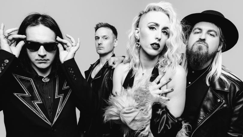 Marisa & The Moths in black and white