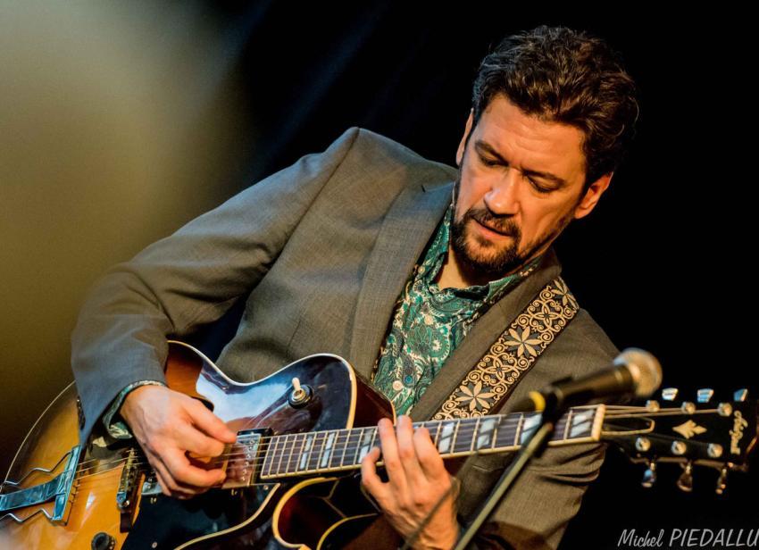 Denny Ilett, guitar and vocalist