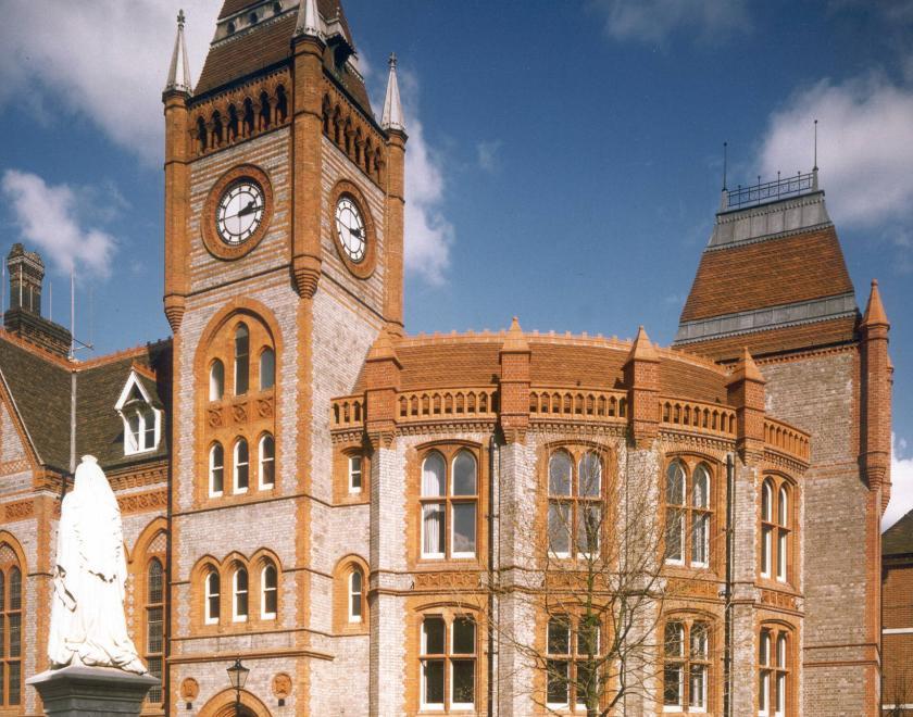 image of exterior of Reading Town Hall and Museum