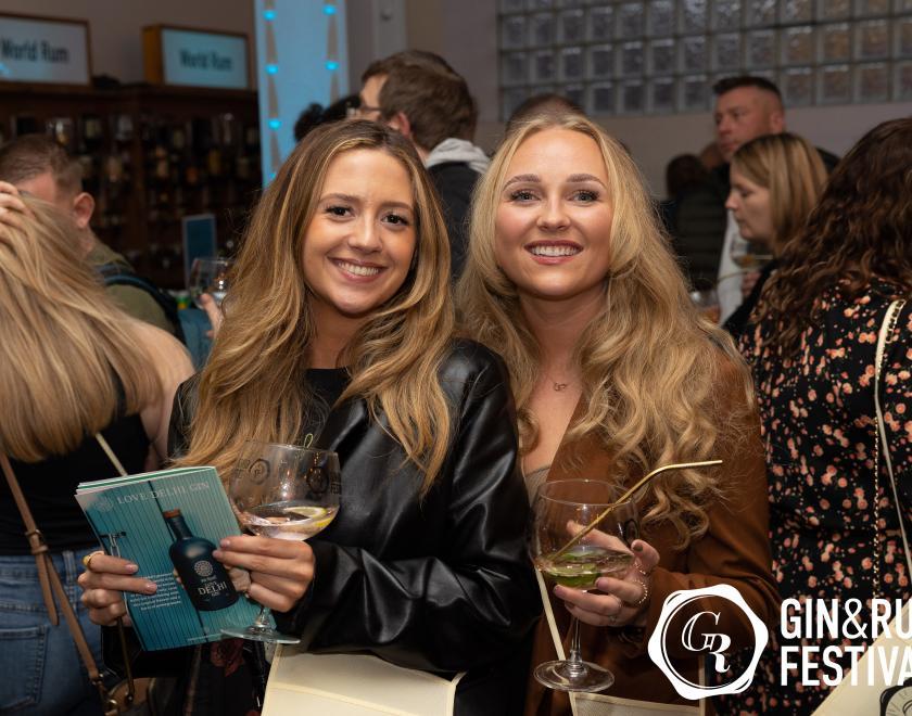 Have fun with your friends at the Gin & Rum Festival
