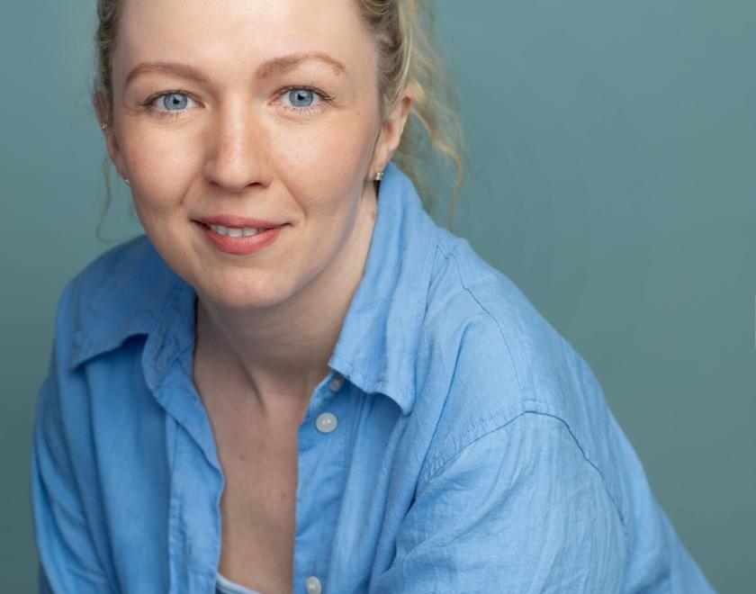 Madelyn Smedley stars in Educating Rita at Reading Rep Theatre