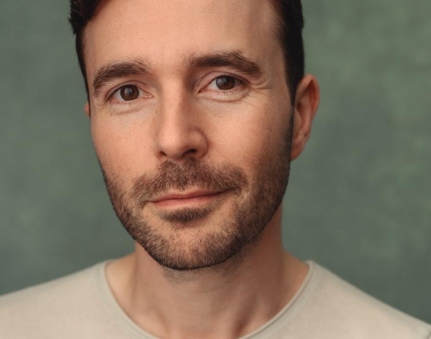 Mark Desebrock stars in the Snow Queen at Reading Rep Theatre