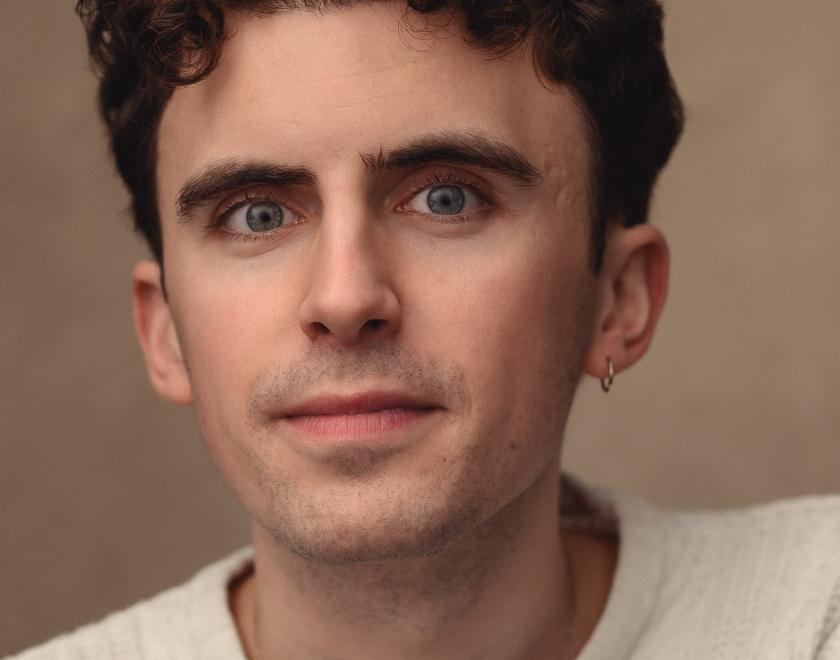 Niall Kielly stars in the Snow Queen at Reading Rep Theatre