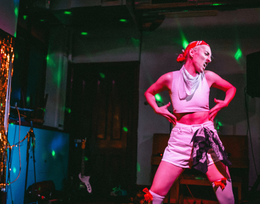 Cabaret performer at Howling @ The Moon