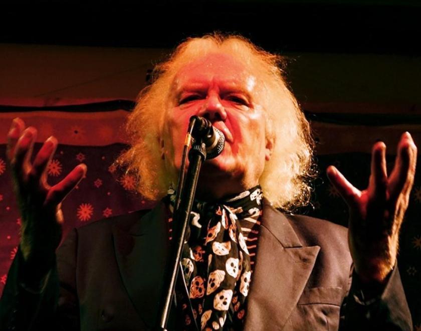 Clayson sings Chanson