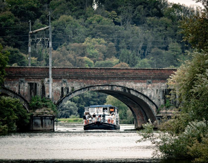 boat going through gate hampton bridge