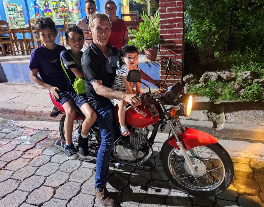 Family on a motorbike in San Francisco Libre