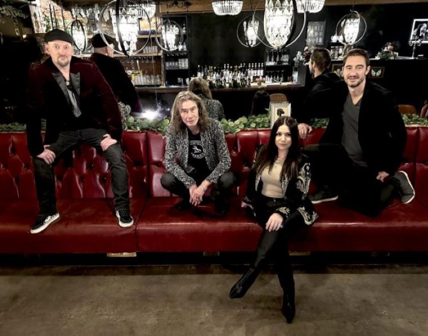 Selina and the Howlin' Dogs