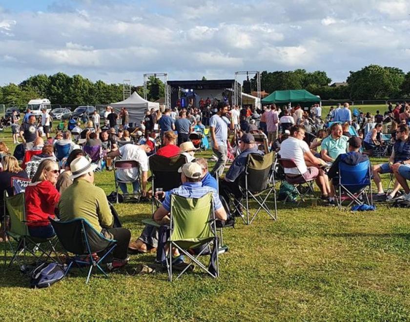 Crowds sitting in the sun at the 2022 Twyford beer festival