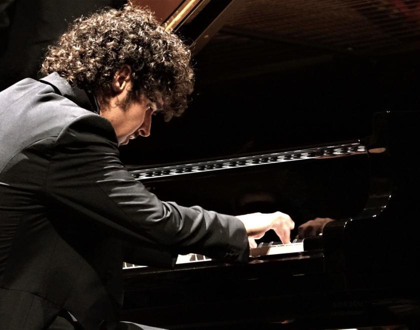 Federico Colli playing piano