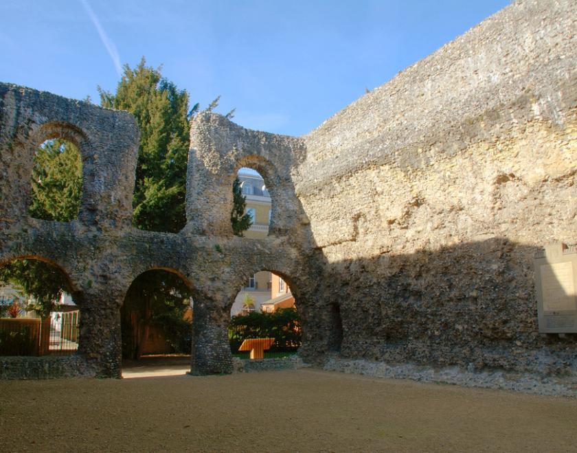 Ruined chapter house at Reading Abbey