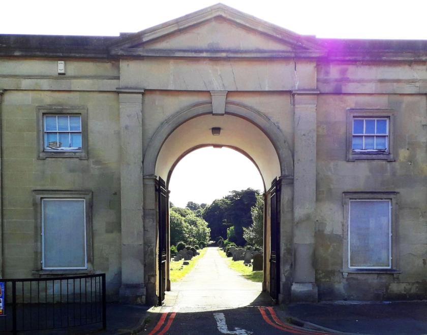 the gateway to Reading's old cemetery on London Road