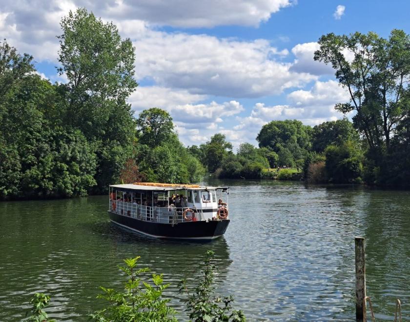 Alexandra boat floating in the middle of river
